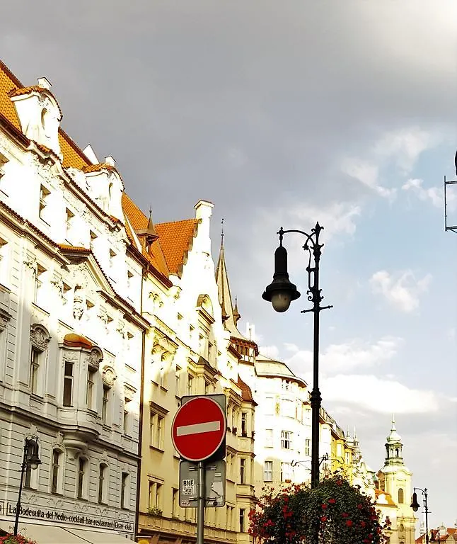 Old Town Square Superior Apartments - Valentin Praag