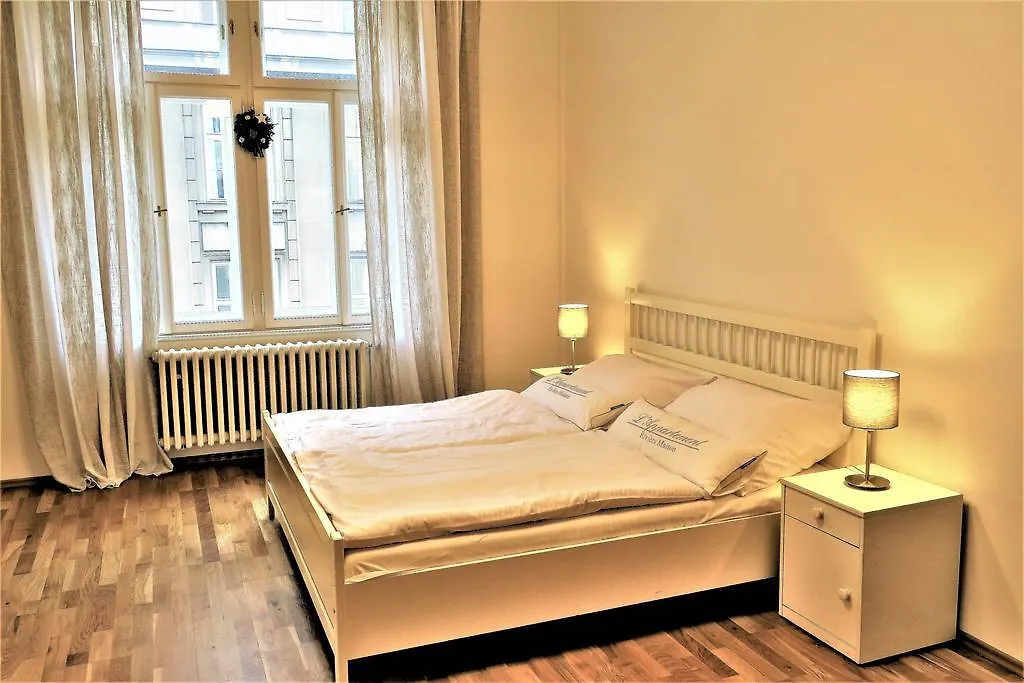 Old Town Square Superior Apartments - Valentin Praag 0*,