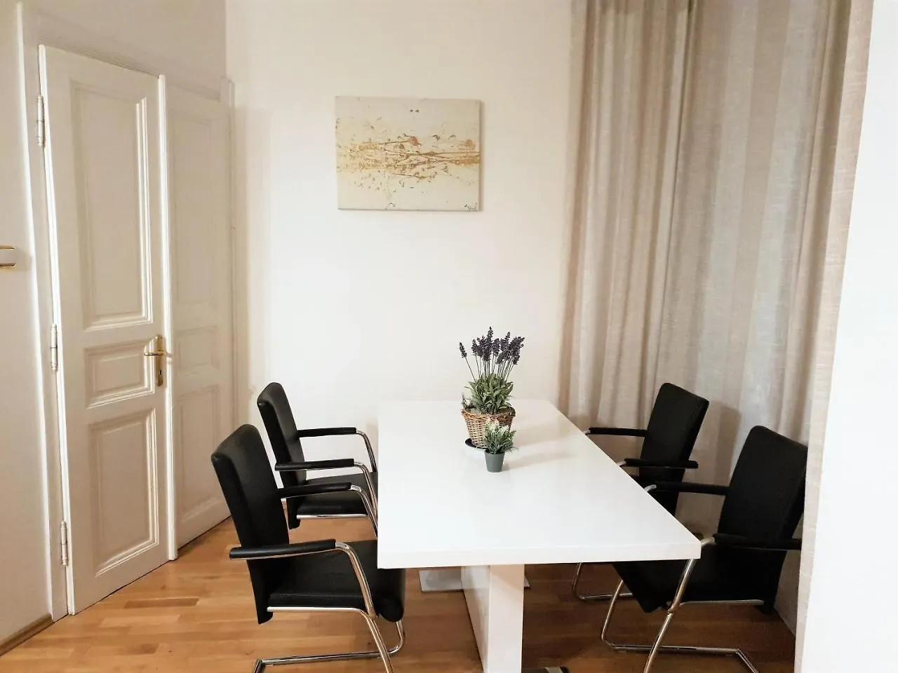 Old Town Square Superior Apartments - Valentin Praag